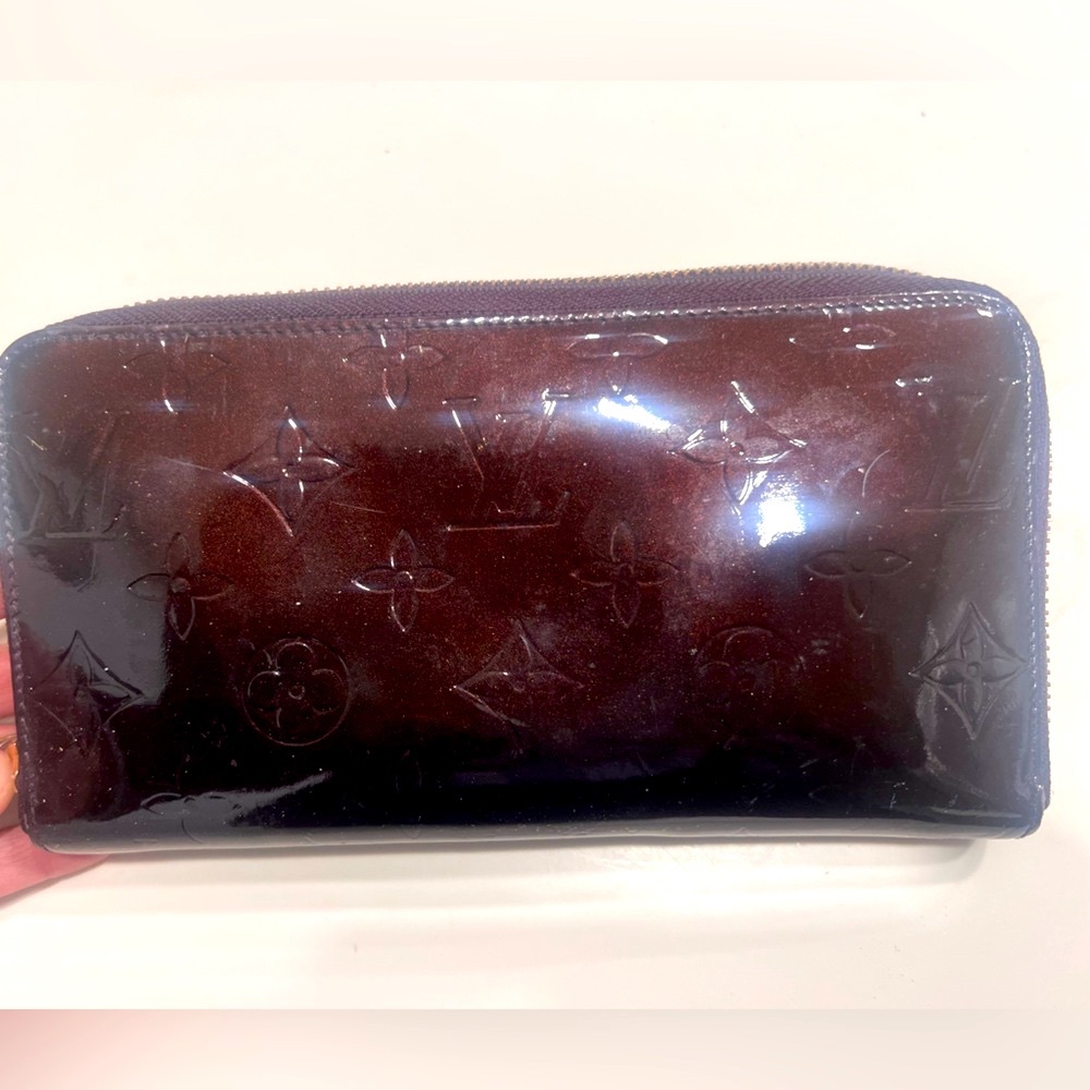 LOUIS VUITTON Vernis Zippy wallet purse Patent leather